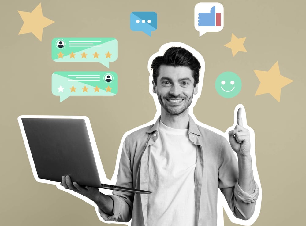 homem jovem com notebook na mão direita e indicador esquerdo apontado para cima onde estão ilustrações com estrelas e emoji de sorriso